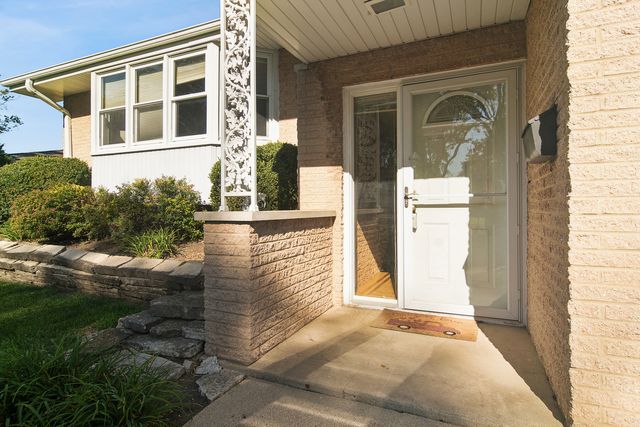 1310 E Ironwood Drive, Mount Prospect, IL 60056