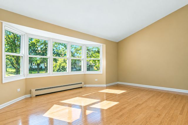 1310 E Ironwood Drive, Mount Prospect, IL 60056