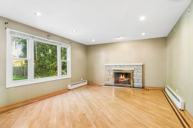 1310 E Ironwood Drive, Mount Prospect, IL 60056