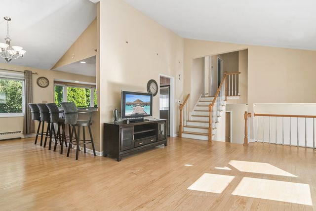 1310 E Ironwood Drive, Mount Prospect, IL 60056