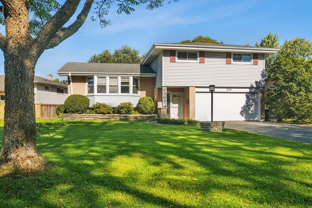 1310 E Ironwood Drive, Mount Prospect, IL 60056 — photo 2