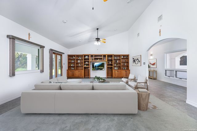7244 SILVER SPUR TRL, Boerne, TX 78015
