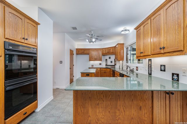 7244 SILVER SPUR TRL, Boerne, TX 78015