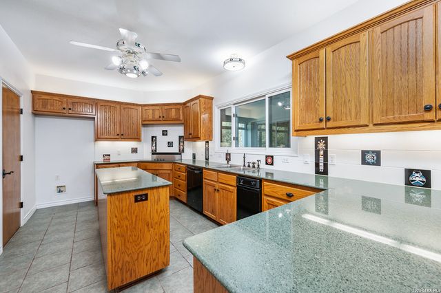 7244 SILVER SPUR TRL, Boerne, TX 78015