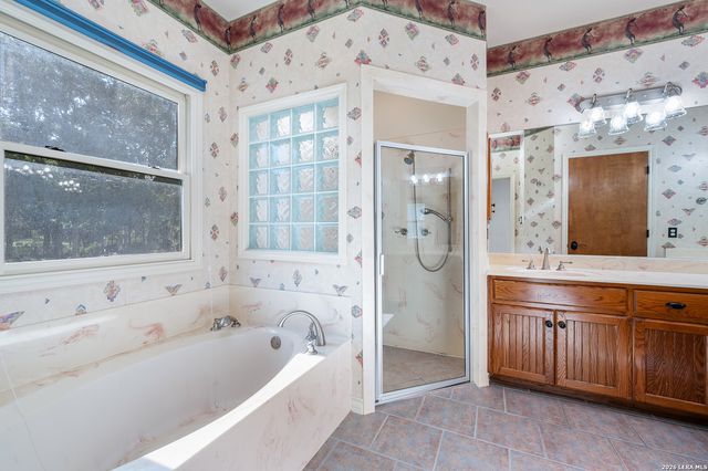 7244 SILVER SPUR TRL, Boerne, TX 78015