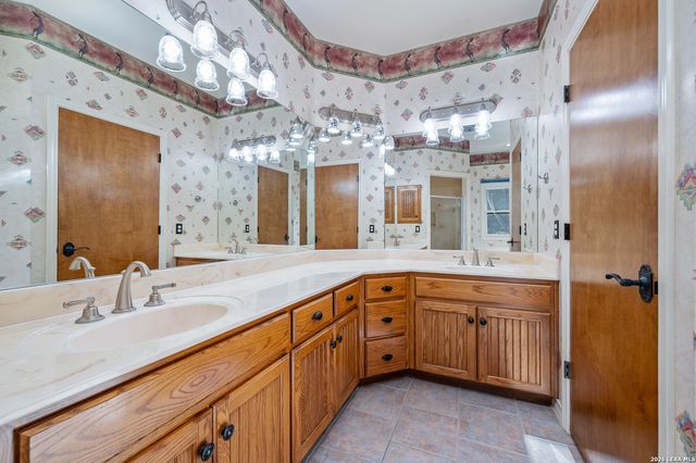 7244 SILVER SPUR TRL, Boerne, TX 78015