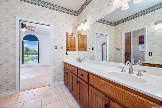 7244 SILVER SPUR TRL, Boerne, TX 78015
