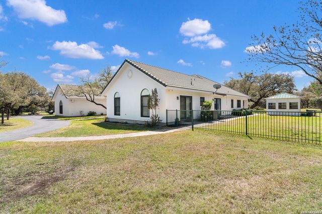 7244 SILVER SPUR TRL, Boerne, TX 78015