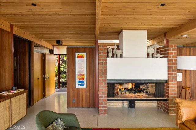 1515 N Tigertail, Los Angeles, CA 90049