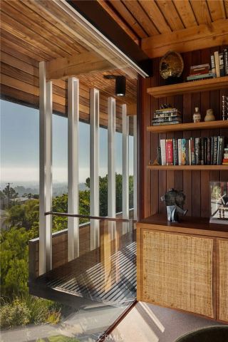 1515 N Tigertail, Los Angeles, CA 90049