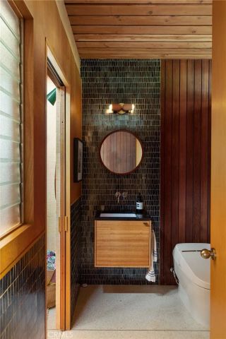 1515 N Tigertail, Los Angeles, CA 90049