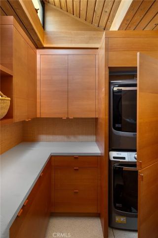 1515 N Tigertail, Los Angeles, CA 90049