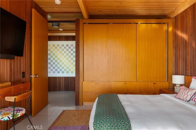 1515 N Tigertail, Los Angeles, CA 90049