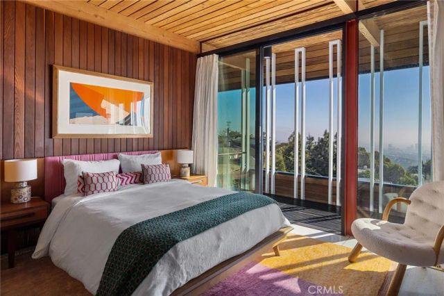 1515 N Tigertail, Los Angeles, CA 90049