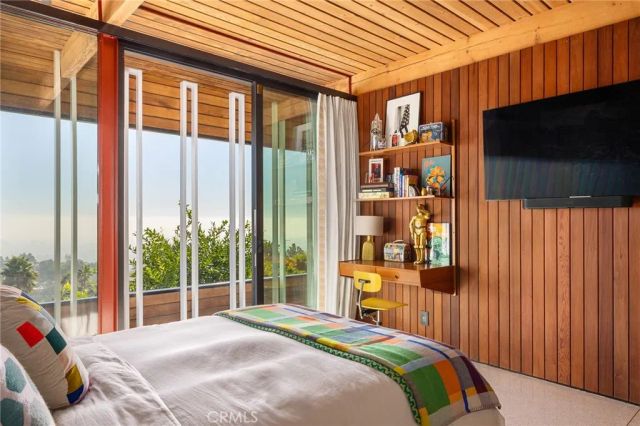 1515 N Tigertail, Los Angeles, CA 90049