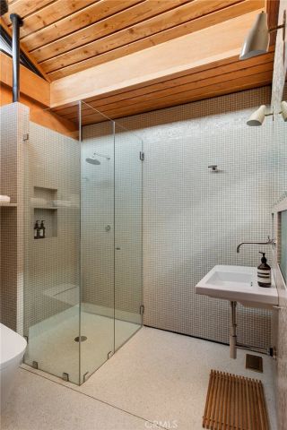 1515 N Tigertail, Los Angeles, CA 90049