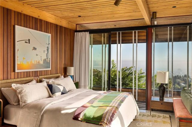 1515 N Tigertail, Los Angeles, CA 90049