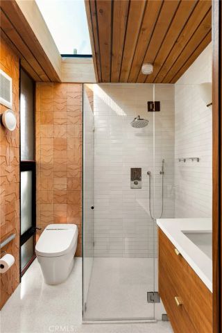 1515 N Tigertail, Los Angeles, CA 90049