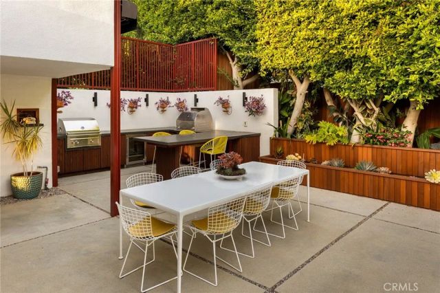 1515 N Tigertail, Los Angeles, CA 90049