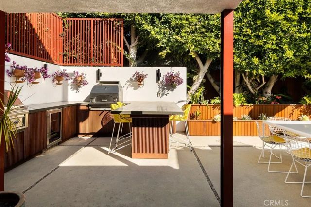 1515 N Tigertail, Los Angeles, CA 90049