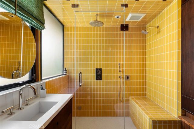 1515 N Tigertail, Los Angeles, CA 90049