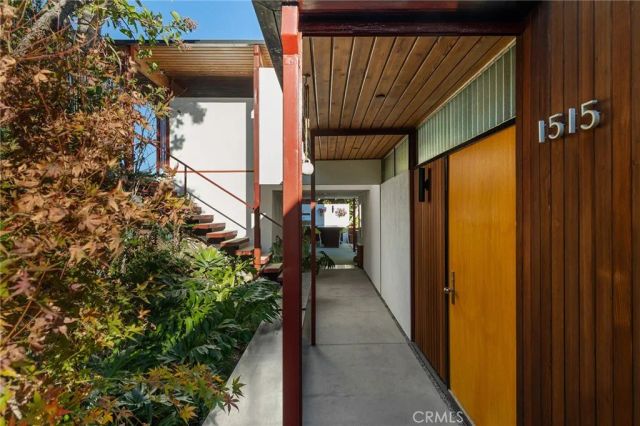 1515 N Tigertail, Los Angeles, CA 90049