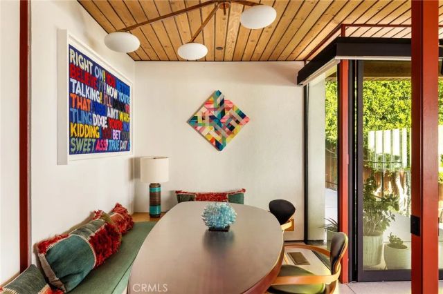 1515 N Tigertail, Los Angeles, CA 90049