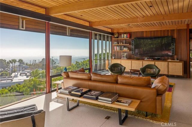 1515 N Tigertail, Los Angeles, CA 90049