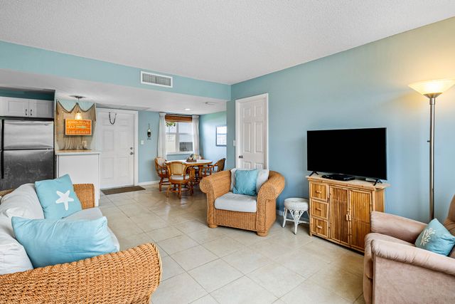 1820 New Palm Way 103, Boynton Beach, FL 33435