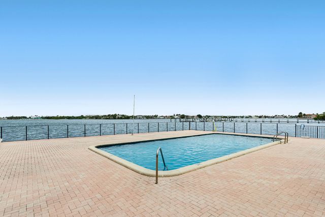 1820 New Palm Way 103, Boynton Beach, FL 33435