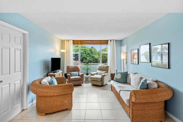 1820 New Palm Way 103, Boynton Beach, FL 33435