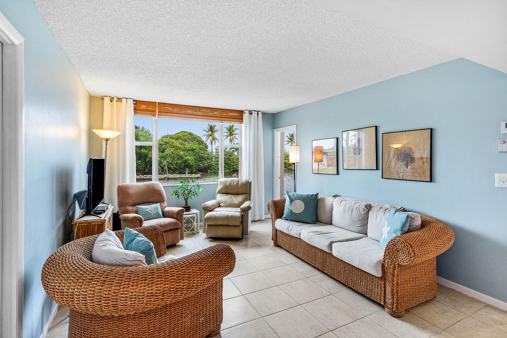 1820 New Palm Way 103, Boynton Beach, FL 33435