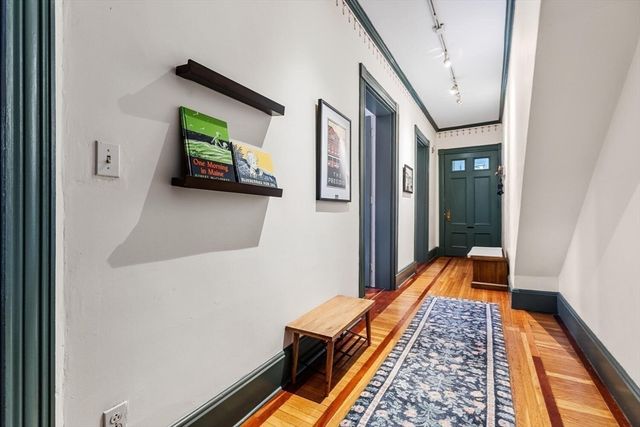 72 Cypress St 1, Brookline, MA 02445