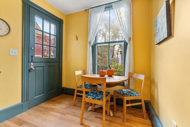 72 Cypress St 1, Brookline, MA 02445