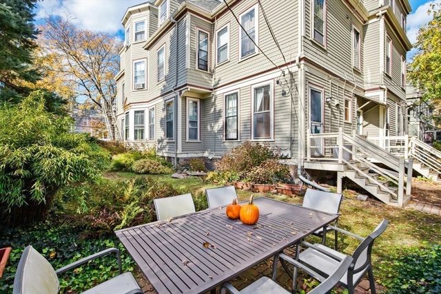 72 Cypress St 1, Brookline, MA 02445