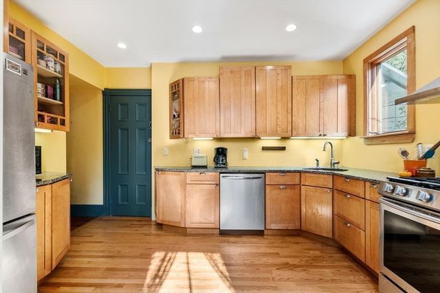 72 Cypress St 1, Brookline, MA 02445