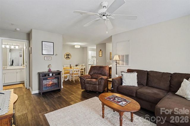 37 Hamiltons Harbor Drive 613, Clover, SC 29710