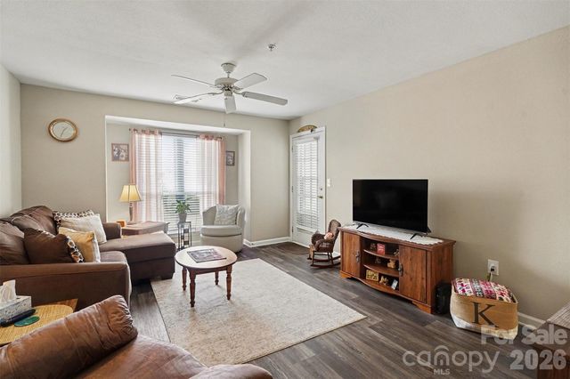 37 Hamiltons Harbor Drive 613, Clover, SC 29710