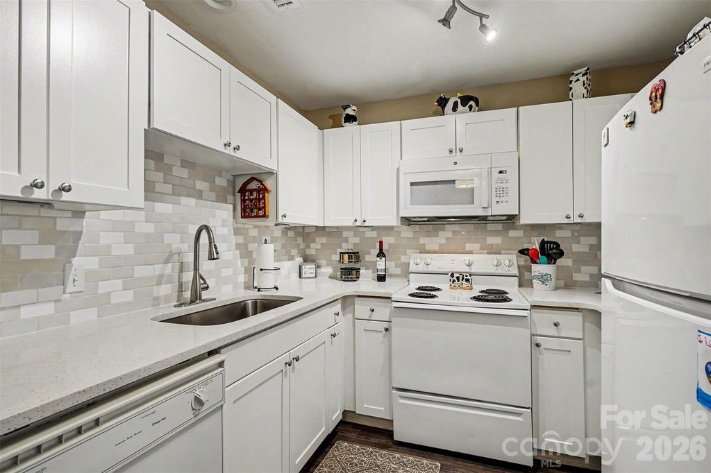 37 Hamiltons Harbor Drive 613, Clover, SC 29710