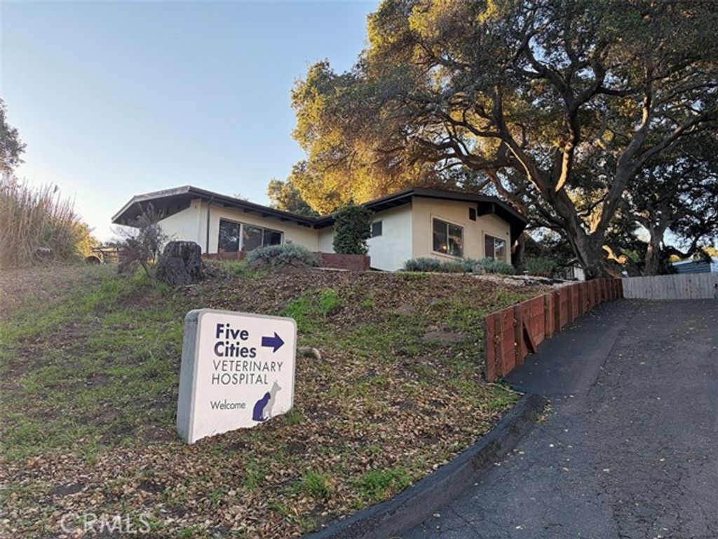 1577 El Camino Real, Arroyo Grande, CA 93420