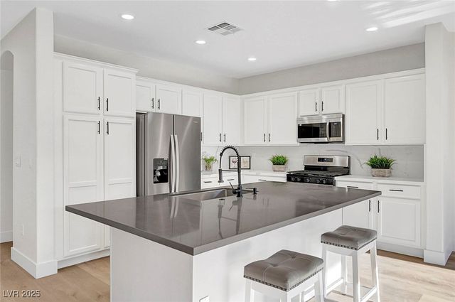 4379 Bella Cascada Street, Las Vegas, NV 89135