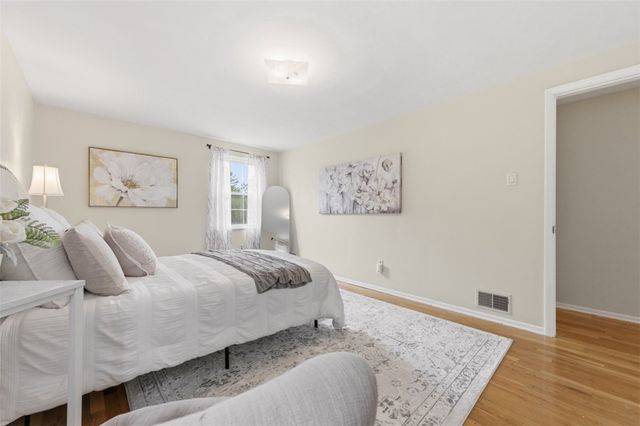 386 Old Gilkeson Road, Mt Lebanon, PA 15228