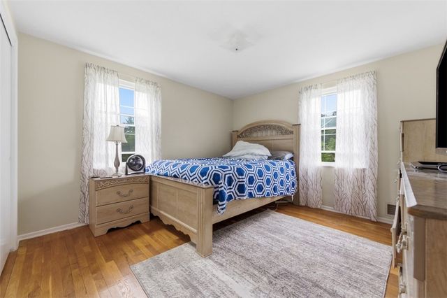386 Old Gilkeson Road, Mt Lebanon, PA 15228