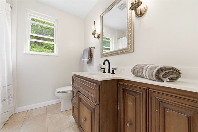 386 Old Gilkeson Road, Mt Lebanon, PA 15228
