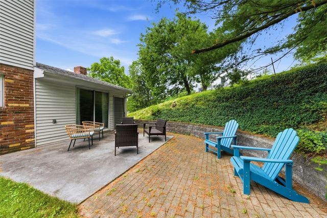 386 Old Gilkeson Road, Mt Lebanon, PA 15228