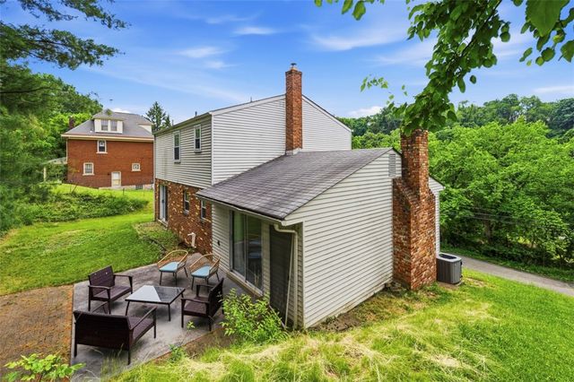 386 Old Gilkeson Road, Mt Lebanon, PA 15228