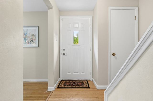 386 Old Gilkeson Road, Mt Lebanon, PA 15228