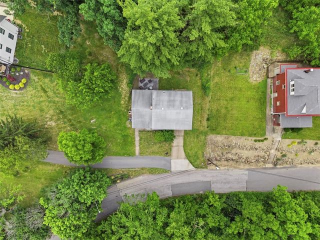 386 Old Gilkeson Road, Mt Lebanon, PA 15228