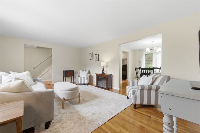 386 Old Gilkeson Road, Mt Lebanon, PA 15228