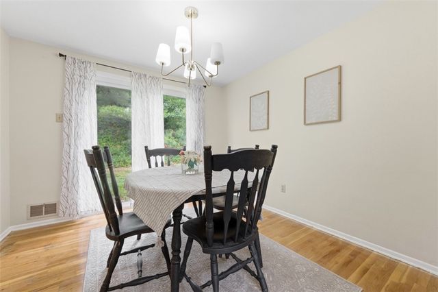 386 Old Gilkeson Road, Mt Lebanon, PA 15228
